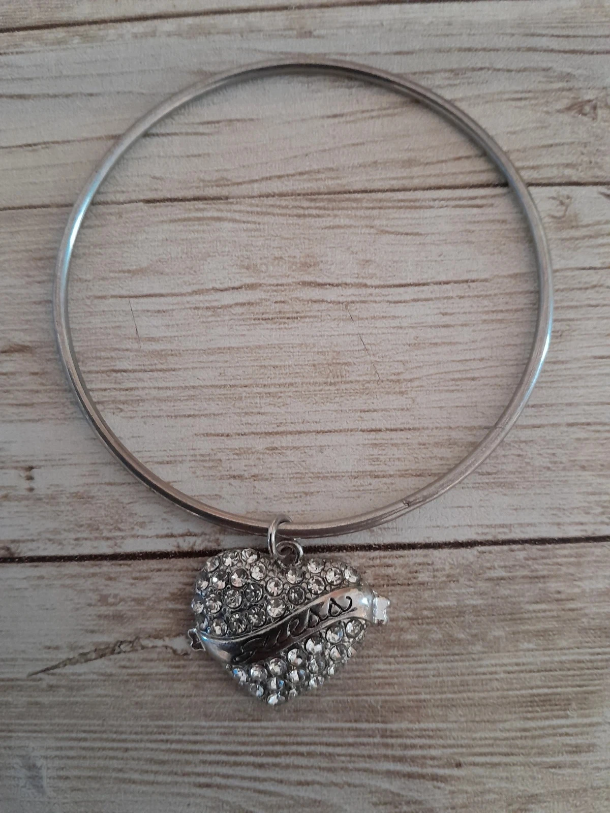 Bracelet avec pendentif coeur, couleur argentée